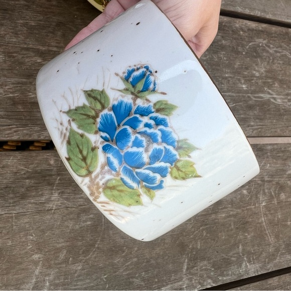 Vintage Japan Stoneware Blue Flower Speckled Soup Bowl or Large Mug Set of Two - Picture 4 of 10